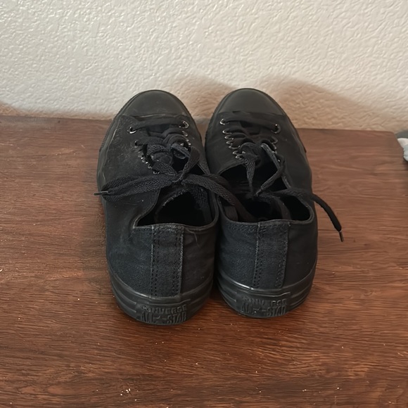Black converse size 9.5 men - Picture 3 of 4